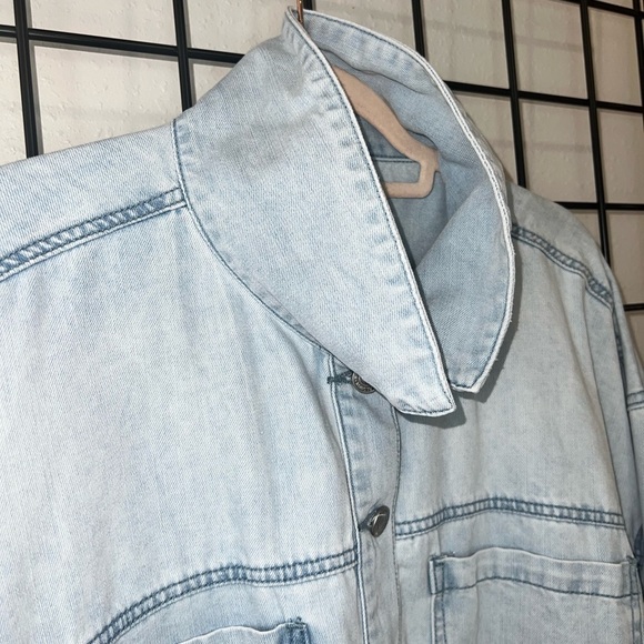 NWT Cropped Denim Button Down Shirt - Light Blue Denim Wash - XL - Picture 7 of 15